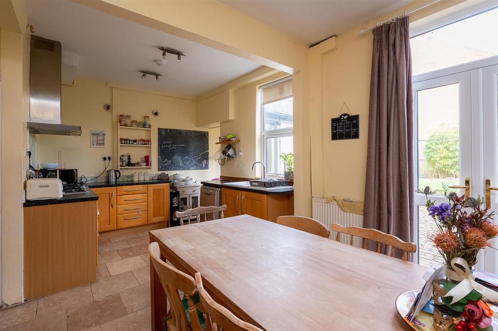 Kitchen/Dining