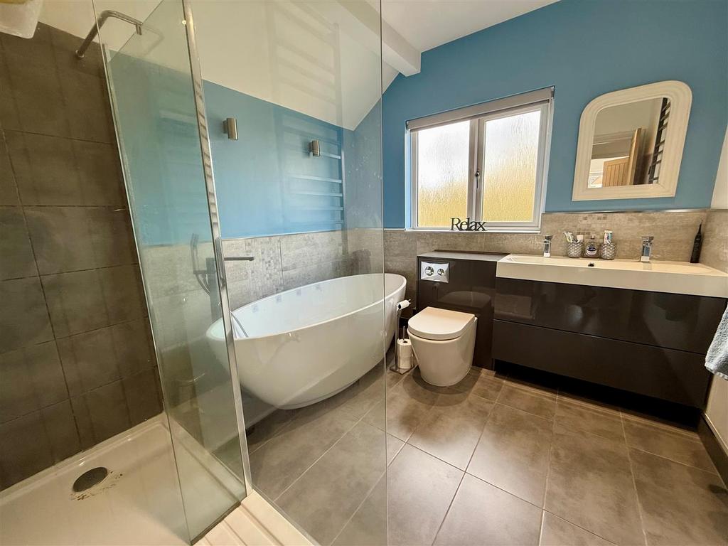 WR57 Bathroom.jpg