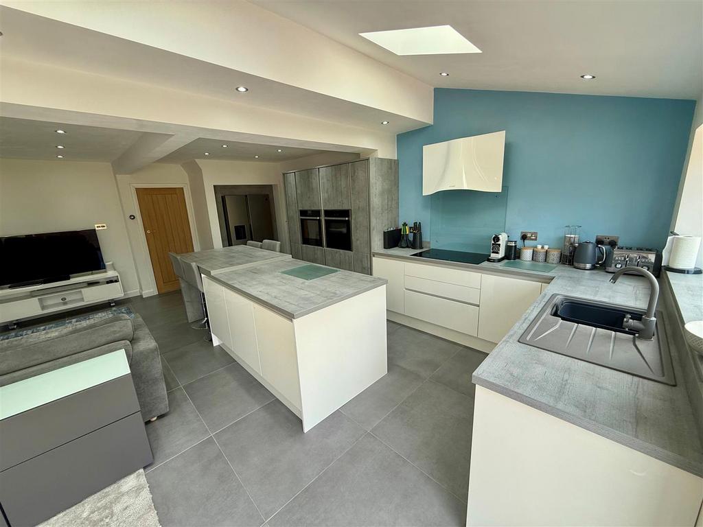 WR57 Kitchen.jpg