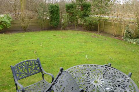2 bedroom flat to rent, Thornley Close, Lymm