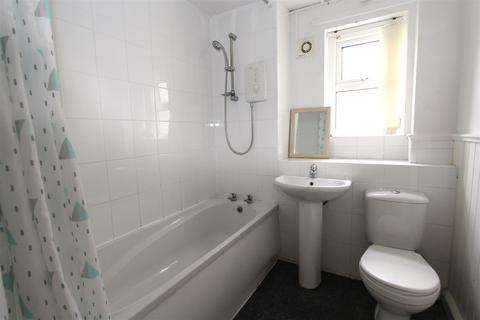 2 bedroom flat to rent, Thornley Close, Lymm