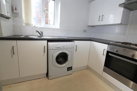 2 bedroom flat to rent, Thornley Close, Lymm