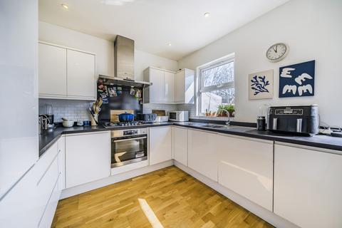 61 Burford Road, London, SE6 4DF