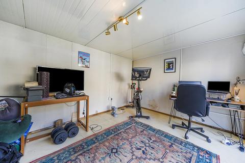 61 Burford Road, London, SE6 4DF
