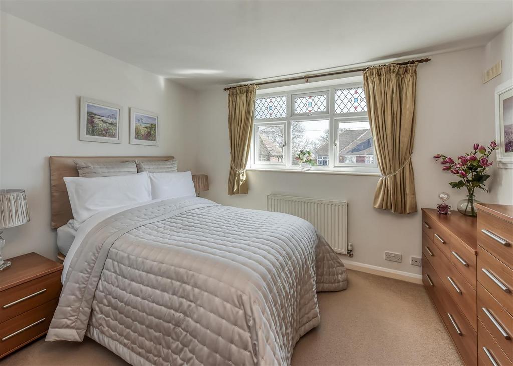 57 Queens Road-bed1a.jpg