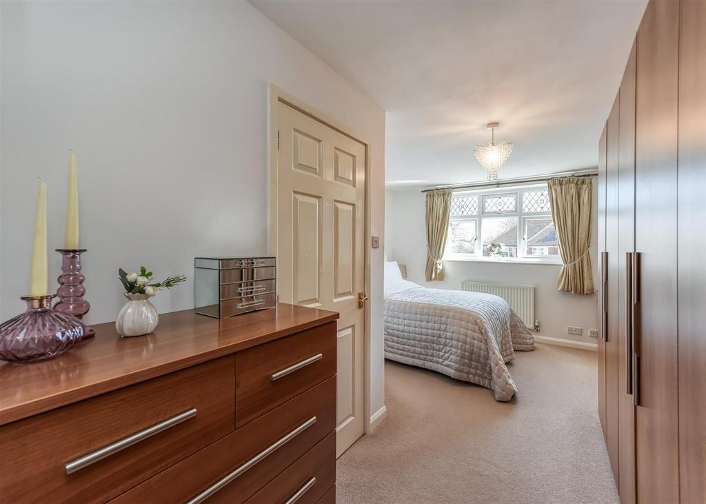 57 Queens Road-bed1b.jpg