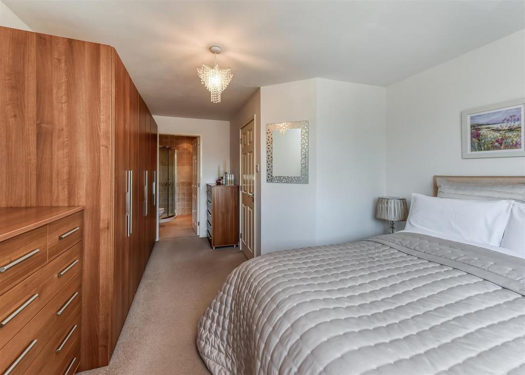 57 Queens Road-bed1c.jpg