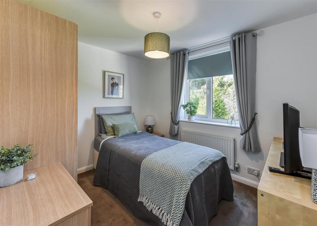 57 Queens Road-bed4.jpg