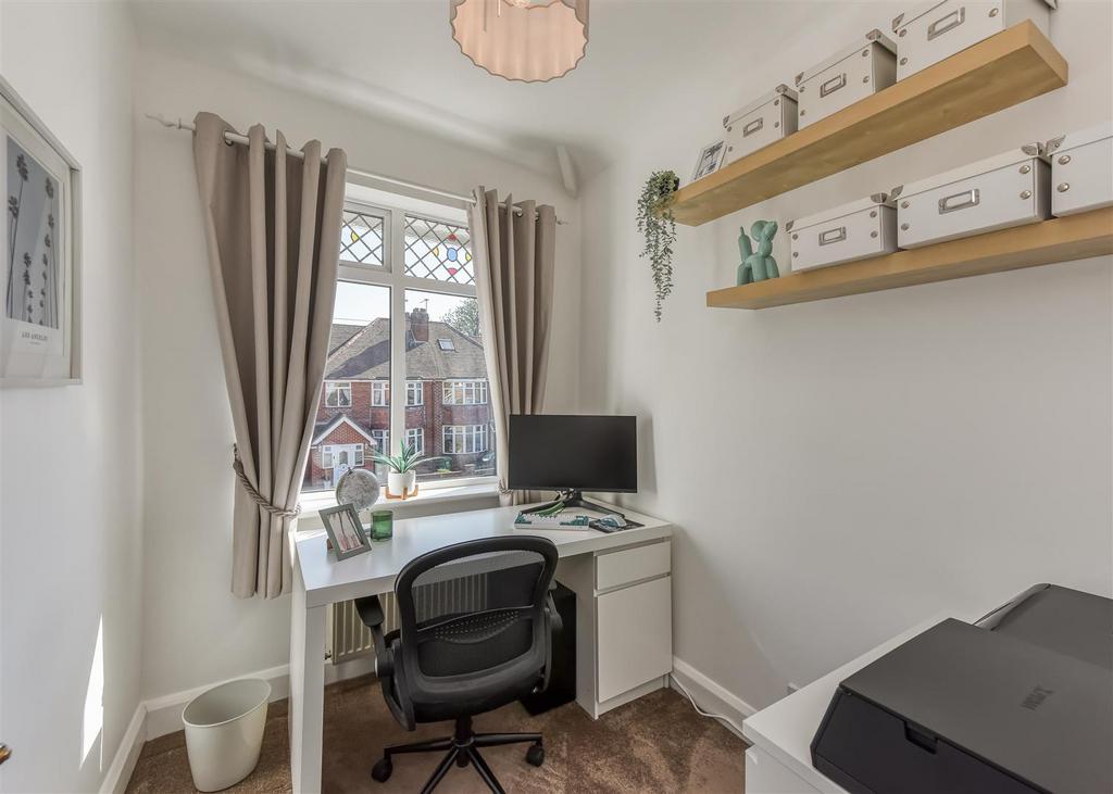 57 Queens Road-bed5.jpg
