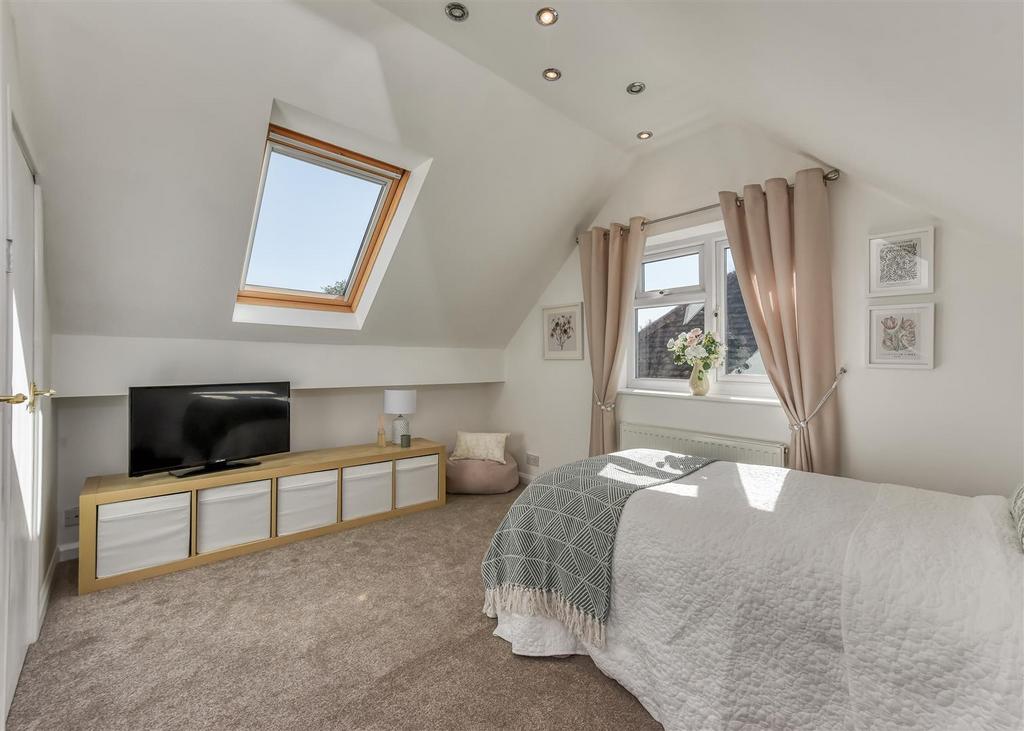 57 Queens Road-loft room.jpg