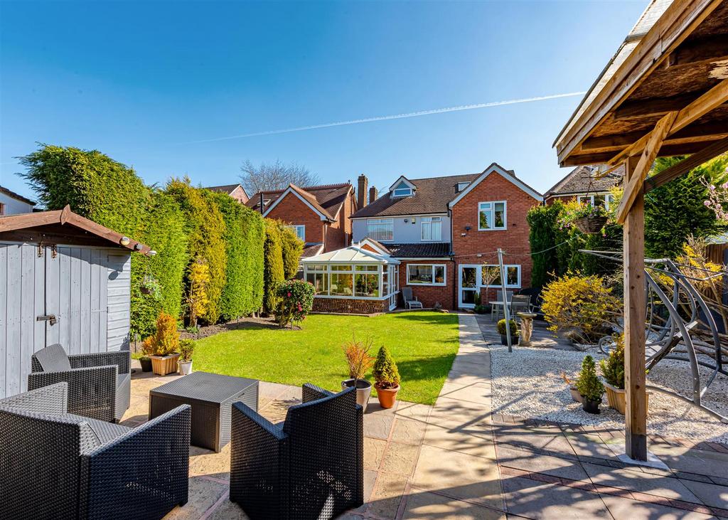 57 Queens Road-garden2.jpg