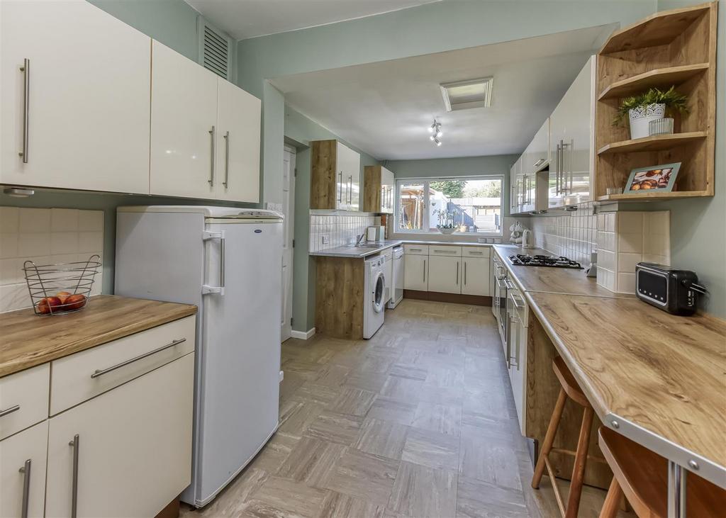 57 Queens Road-kitchen1.jpg