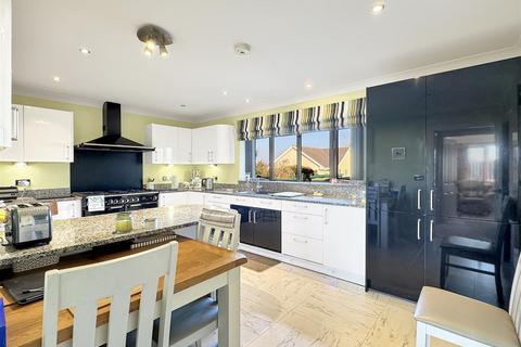 4 bedroom detached house for sale, Hampton Park, Bideford EX39