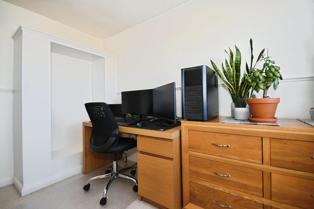 BEDROOM 2 02.jpg