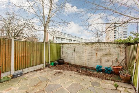 20 Carron Close, London, E14 6NN