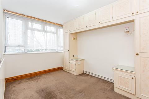 20 Carron Close, London, E14 6NN