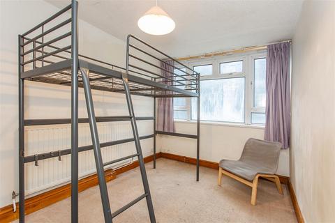 20 Carron Close, London, E14 6NN