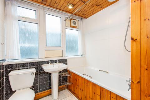 20 Carron Close, London, E14 6NN