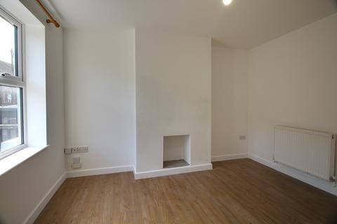 2 bedroom end of terrace house to rent, West End Street, Norwich