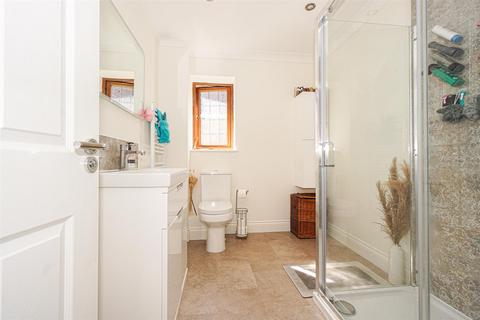 10 Beachy Head View, St Leonards-on-sea, TN38 8EW