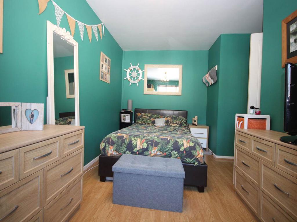 Bedroom 1 (2)