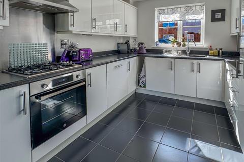 3 bedroom terraced house for sale, Hollist Chase, Littlehampton BN17
