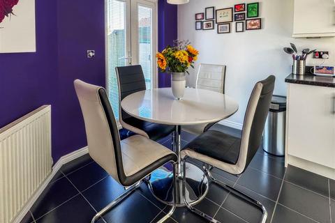 3 bedroom terraced house for sale, Hollist Chase, Littlehampton BN17
