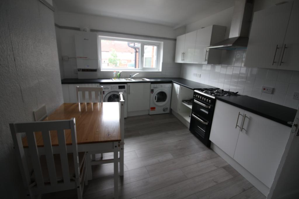 Spacious Two-Bedroom Student Flat – Reserve for