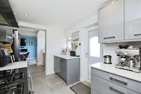 33 Everard Drive, Sheffield, S17 4NE