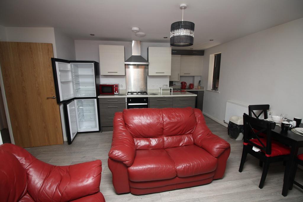 Luxury 3-Bedroom Apartment – City Centre Availa