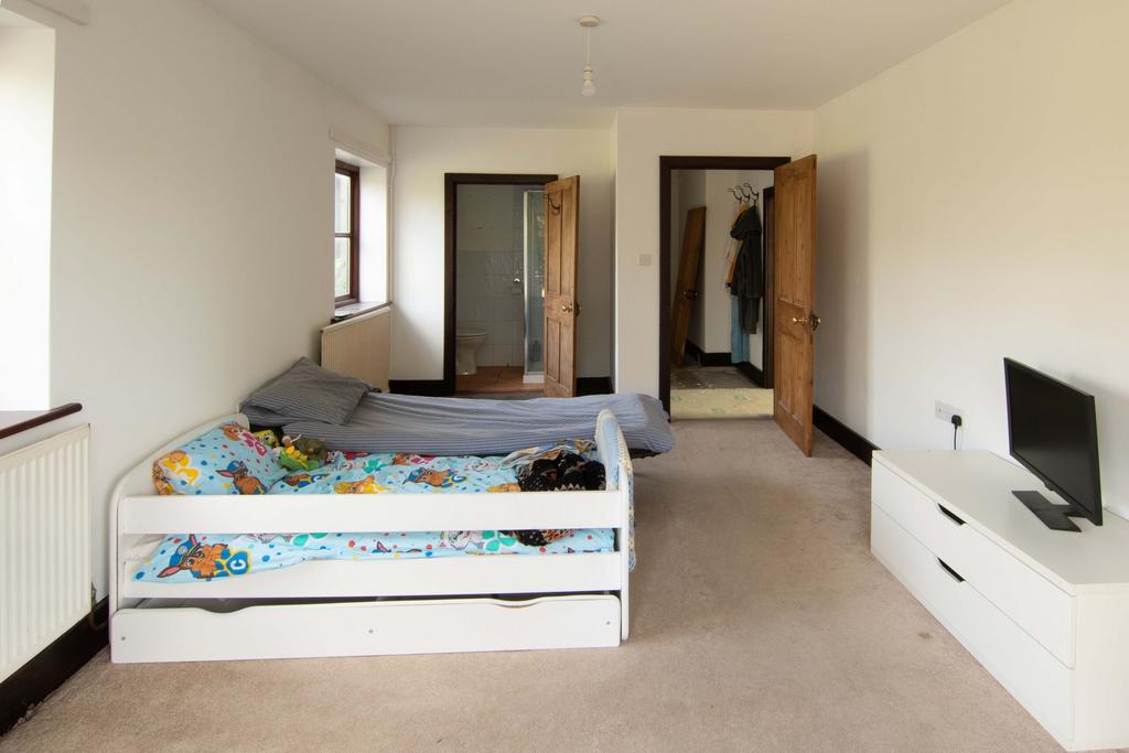 Ground floor flat bedroom 