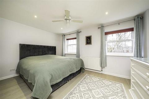3 bedroom terraced house to rent, Broom Park, Teddington TW11