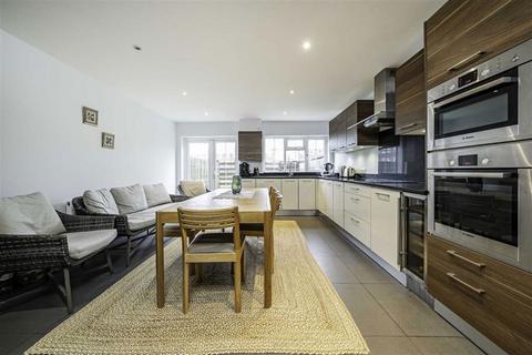 3 bedroom terraced house to rent, Broom Park, Teddington TW11