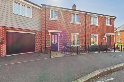 3 bedroom semi-detached house for sale, Calville Gardens, Aylesbury, Buckinghamshire