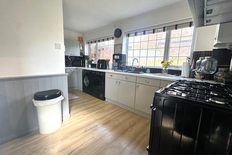 2 Eversley Grove, Sedgley, Dudley, DY3 3RF