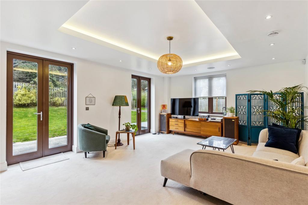 Sitting/Dining Room