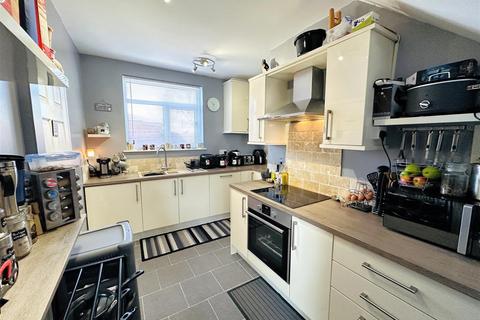 1 Thomas Road, Stainforth, Doncaster, DN7 5QH