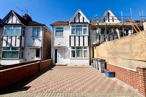 7 bedroom semi-detached house to rent, Woodfield Road, Hounslow TW4