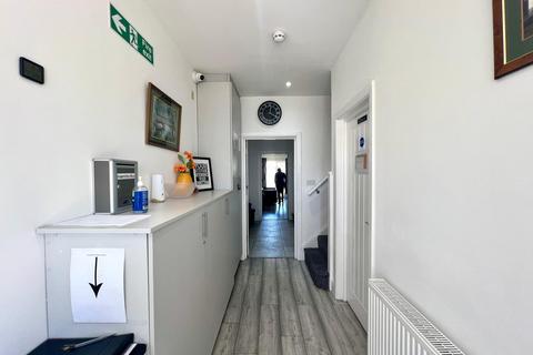 7 bedroom semi-detached house to rent, Woodfield Road, Hounslow TW4