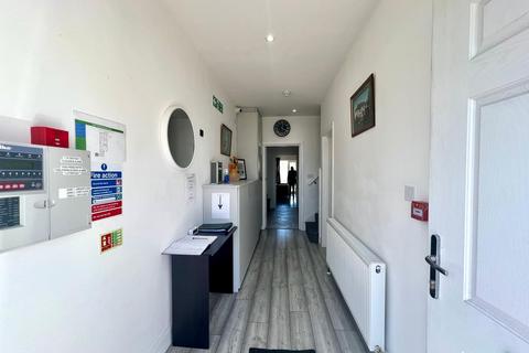 7 bedroom semi-detached house to rent, Woodfield Road, Hounslow TW4