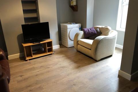5 bedroom terraced house to rent, Ridgeway Terrace, Woodhouse, Leeds, LS6 2HU