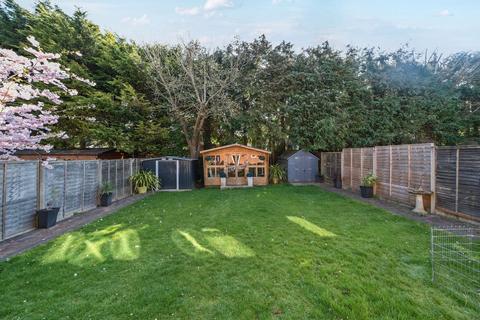 157 Rickman Hill, Coulsdon, CR5 3DU