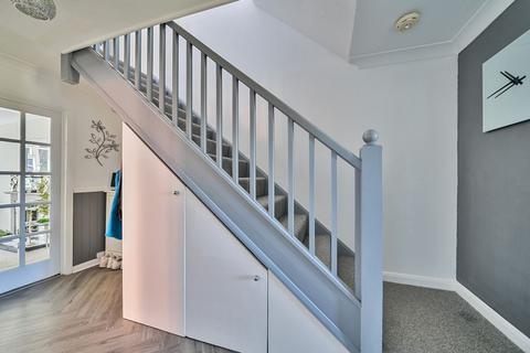 157 Rickman Hill, Coulsdon, CR5 3DU