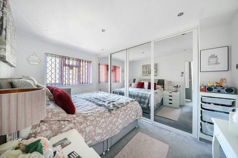 157 Rickman Hill, Coulsdon, CR5 3DU