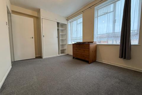 2 bedroom terraced house to rent, Longbridge Road, Barking IG11