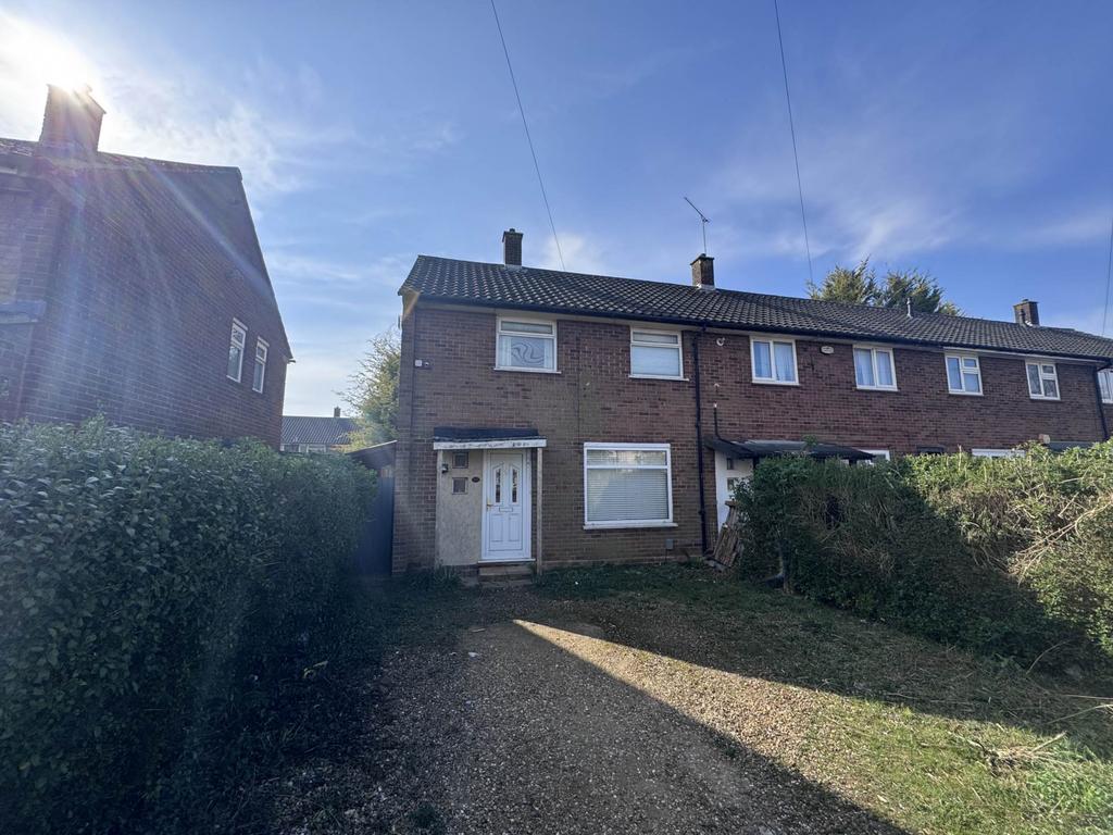 Kirkwood Road, Luton LU4 2 bed end of terrace house - £260,000