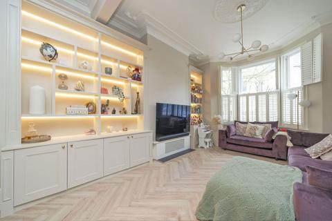 2 Forthbridge Road, London, SW11 5NY