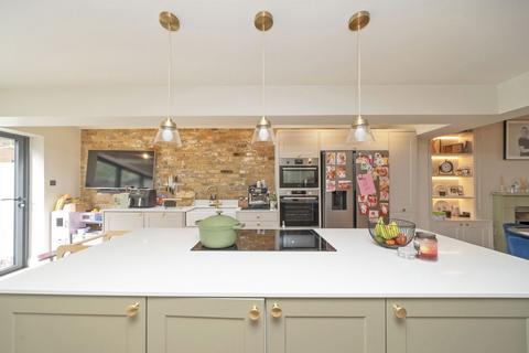 2 Forthbridge Road, London, SW11 5NY