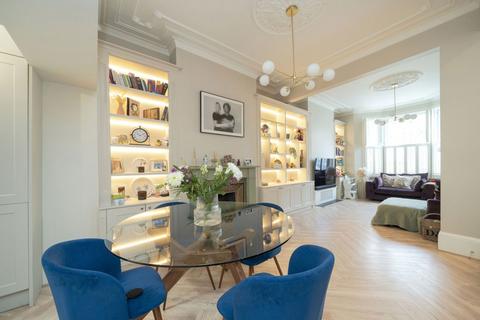 2 Forthbridge Road, London, SW11 5NY