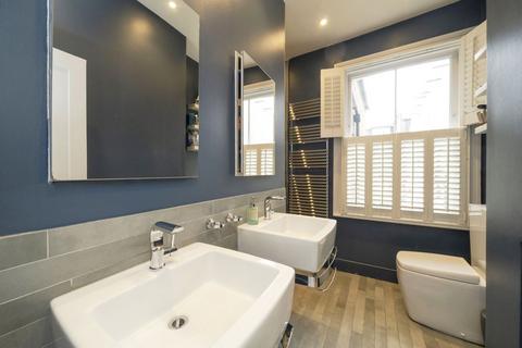 2 Forthbridge Road, London, SW11 5NY